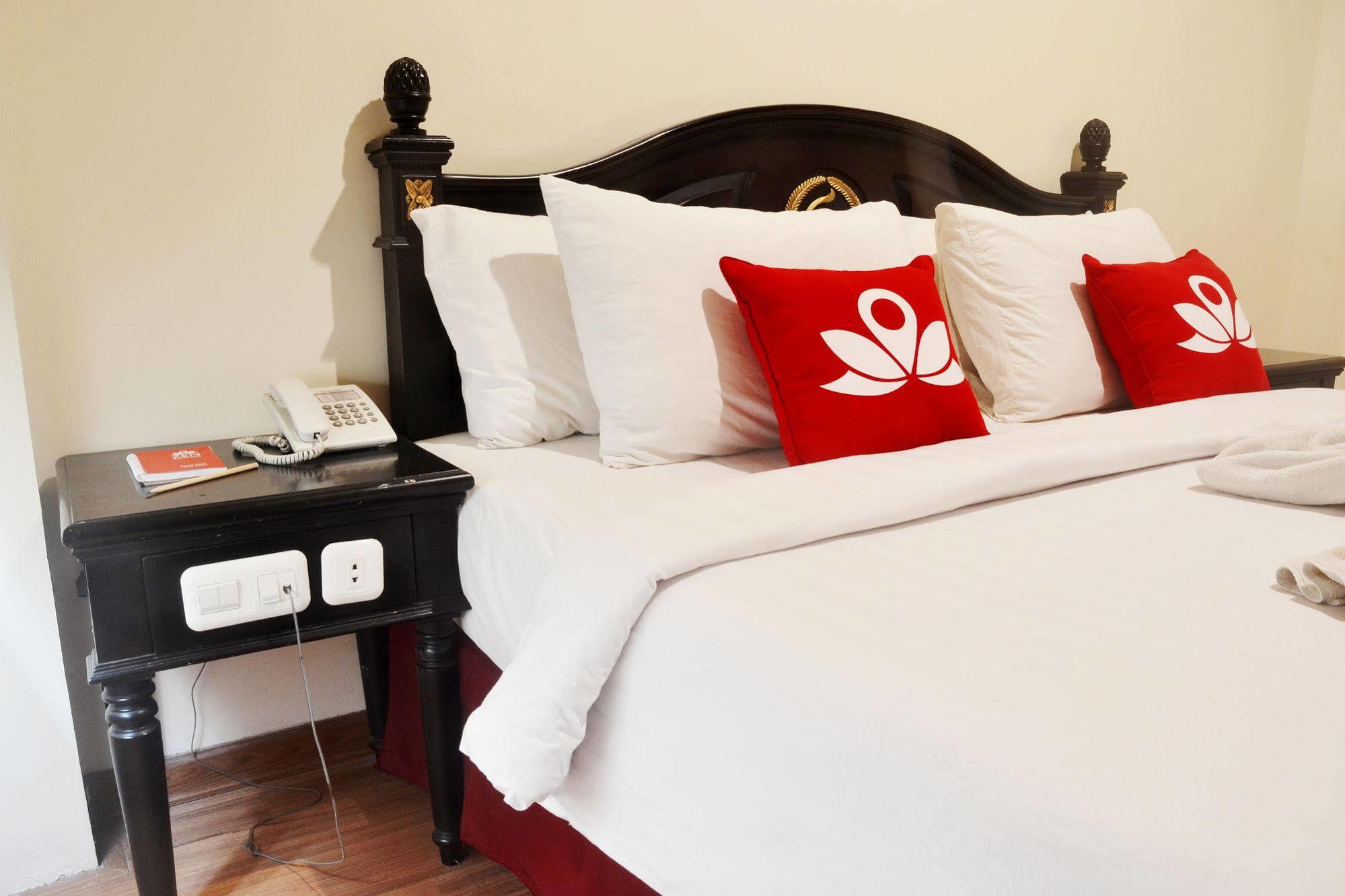 Zen Rooms Sultan Iskandar Muda Surabaya Bagian luar foto