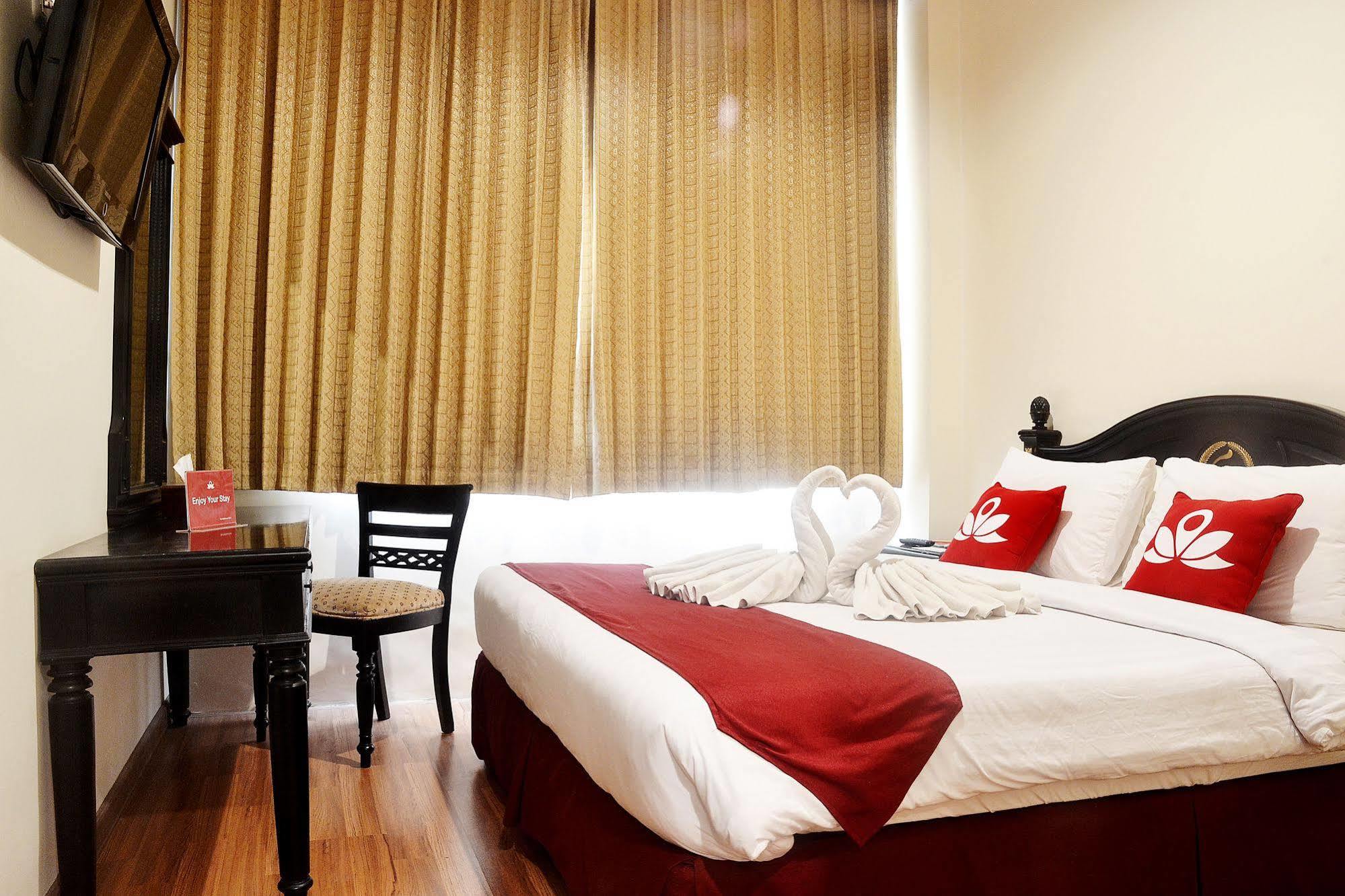 Zen Rooms Sultan Iskandar Muda Surabaya Bagian luar foto