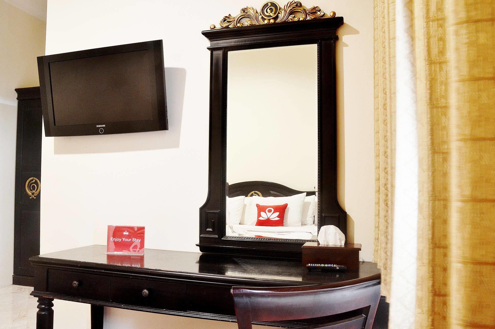 Zen Rooms Sultan Iskandar Muda Surabaya Bagian luar foto