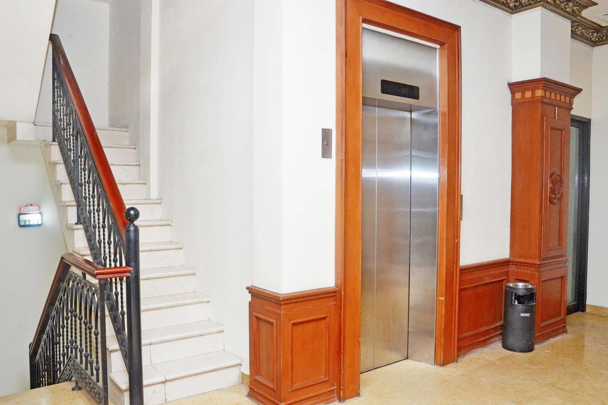 Zen Rooms Sultan Iskandar Muda Surabaya Bagian luar foto