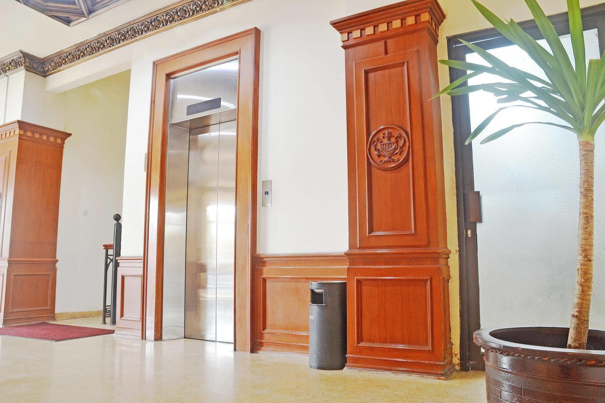 Zen Rooms Sultan Iskandar Muda Surabaya Bagian luar foto