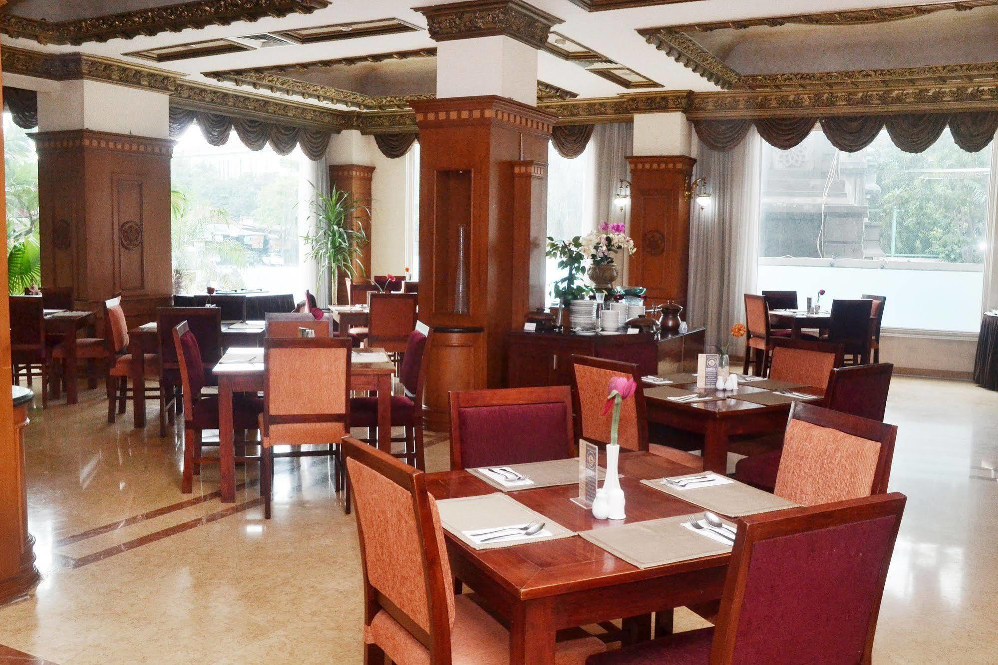 Zen Rooms Sultan Iskandar Muda Surabaya Bagian luar foto
