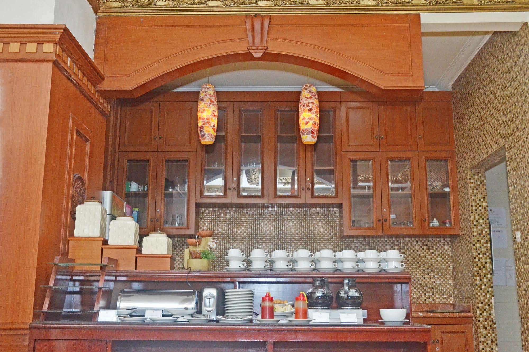 Zen Rooms Sultan Iskandar Muda Surabaya Bagian luar foto