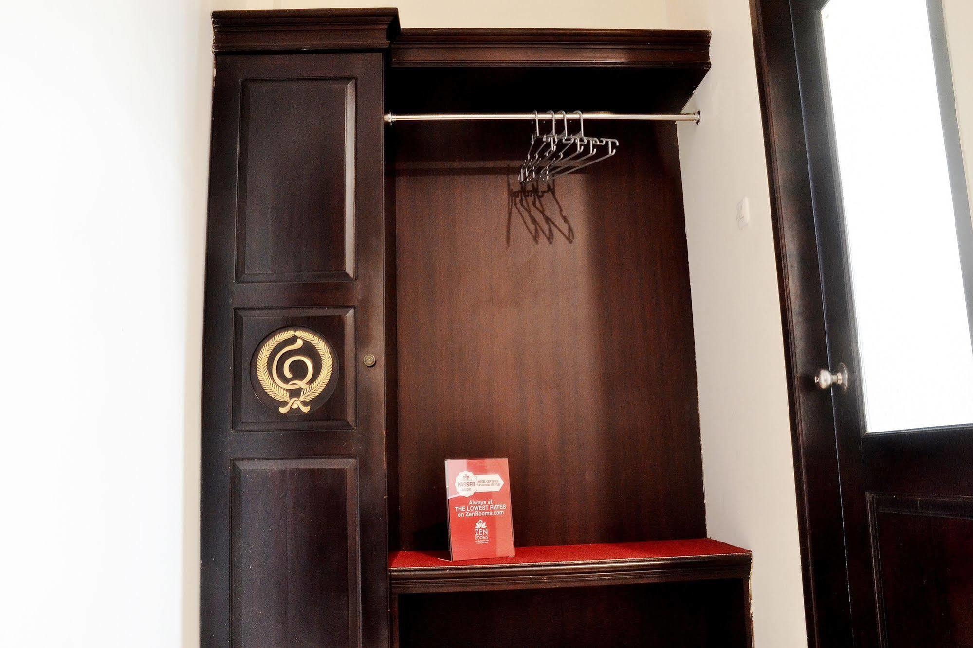 Zen Rooms Sultan Iskandar Muda Surabaya Bagian luar foto